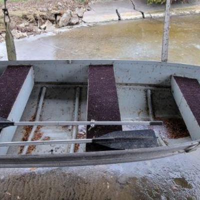 Starcraft 12' Boat
