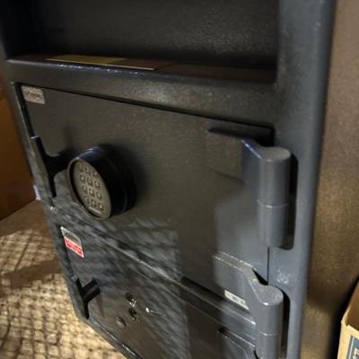 Nice older upper and lower safe.