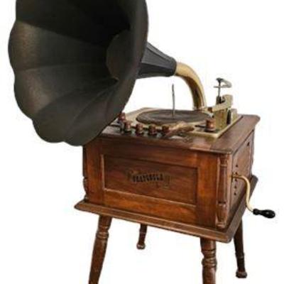 Lot 014  
The Grafonola by Guild Radio and Phonograph Model 785