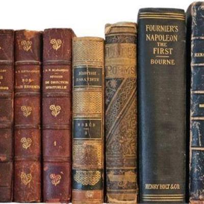 Lot 023   
Vintage Books