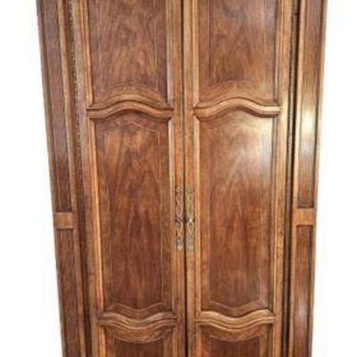 Lot 050
Master Woodworkers Unique 5825 Armoire