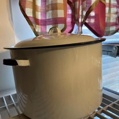 Vintage pieces enamel 