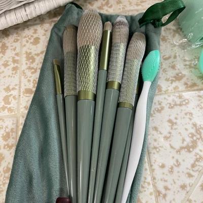 Makeup brushes new 