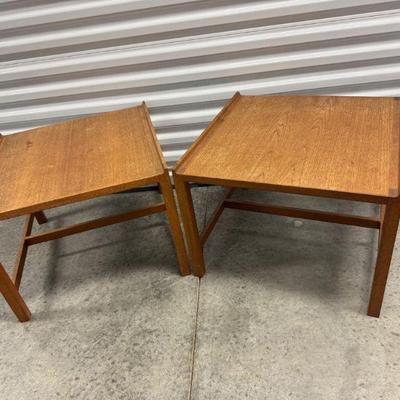 Pair of Mid-Century Modern Side Tables in Warm Wood Tones	