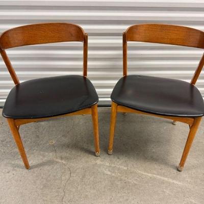 2 Matching Mid-Century Modern Dining Chairs w/ Black Vinyl Seats	