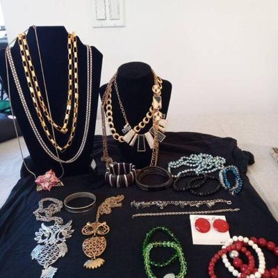 Cg228 jewelry lot