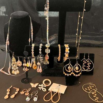 Ot41 lot of pink and peach costume jewelry