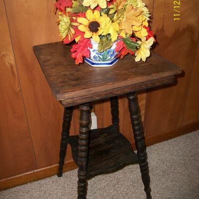 Vintage twist Leg Table