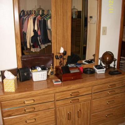 Dresser w/ mirror