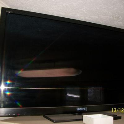 Sony Bravia 46" w/ remote