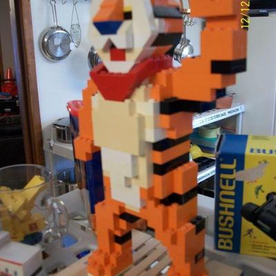 Lego / Tony the Tiger