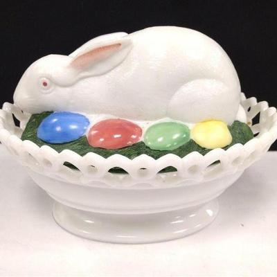 WESTMORELAND MILK GLASS RABBIT IN NESGT
