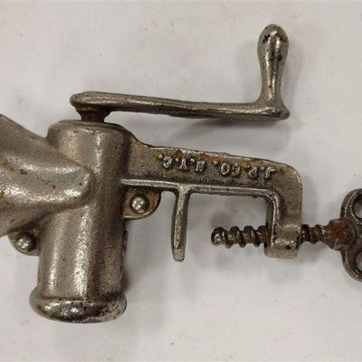 MINIATURE SALESMAN'S SAMPLE FOOD GRINDER