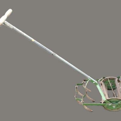 HAND OPERATED TILLER