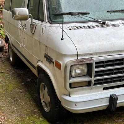 Chevrolet Work Van G Series. Fires up w/ no warning lights. 