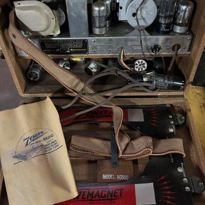 1940 Zenith Universal WaveMagnet Portable Radio