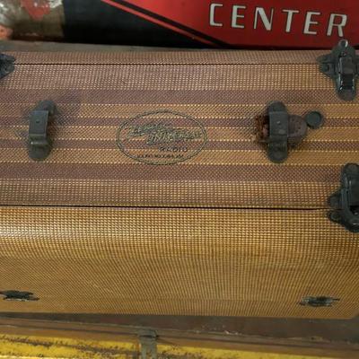 1940 Zenith Universal WaveMagnet Portable Radio