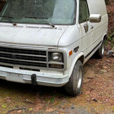 Chevrolet Work Van G Series. Fires up w/ no warning lights. 