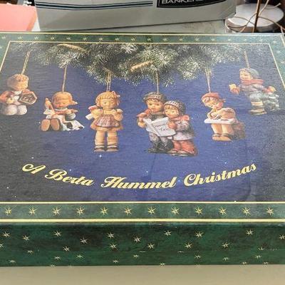 MHT064 Hummel Christmas Ornament Set
