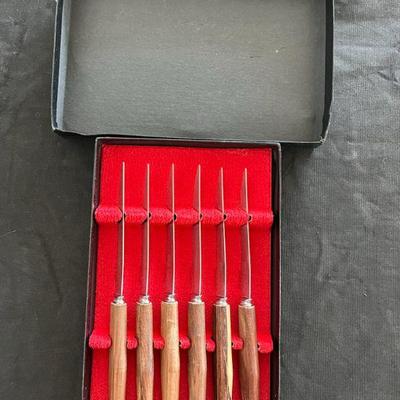 MHT056- Hoffritz Made In England Steak Knives Set