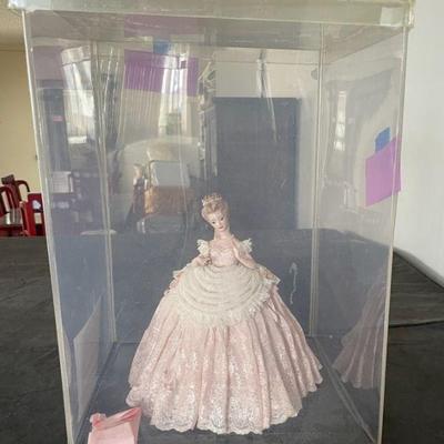 MHT032 - Vintage Porcelain Lace Doll