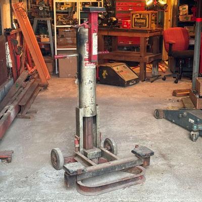 Gray Industries Portamatic Air Lift | St. Joseph, Maryland. - h. 60 x w. 36 x d. 30 in