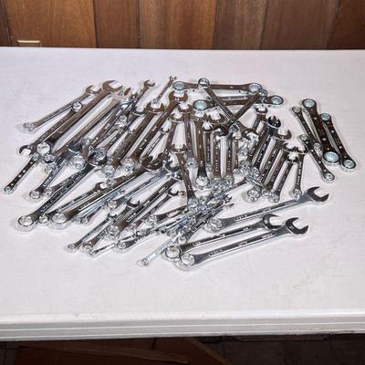 Large Lot S-k USA | Combination wrenches: box wrenches and ratcheting wrenches, including metric and SAE, with multiple wrenches of...