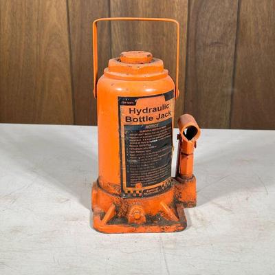Hydraulic Bottle Jack | Central Hydraulics, Item 32879. - h. 11 x w. 6 x d. 6 in

