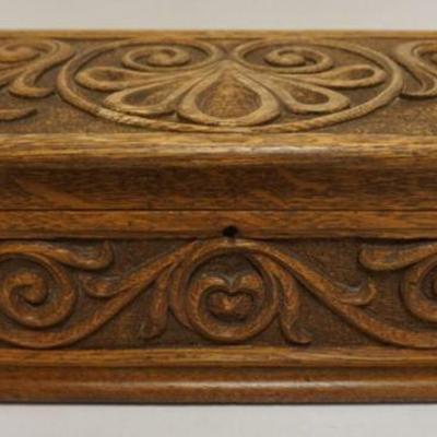 1069	CARVED OAK DRESSER BOX, APPROXIMATELY 18 IN X 10 IN X 7 IN H
