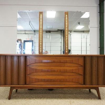 1172	UNITED FURNITURE COMPANY MID CENTURY MODERN LOW CHEST WITH MIRROR, 2 DOOR CONCEALING 3 DRAWERS EACH BETWEEN 3 DRAWERS, APPROXIMATELY...