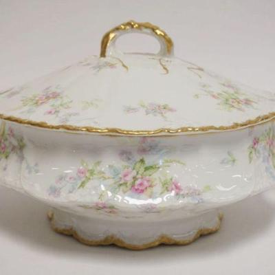 1025	LIMOGES COVERED TUREEN W/IMAGES OF FLOWERS ON VINES & GILT TRIM EDGES, APPROXIMATELY 9 IN X 7 IN
