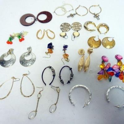 1145	GROUP OF APPROXIMATELY 16 PAIRS OF EARRINGS

