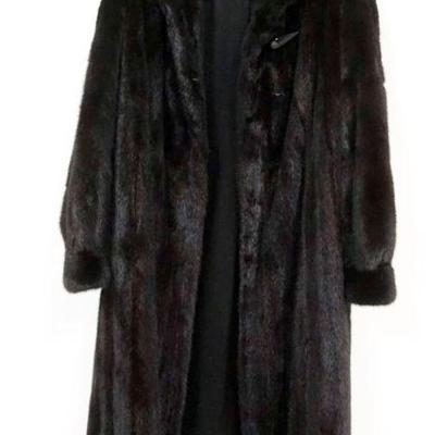 1108	WANDA THE FUR SALON FUR COAT
