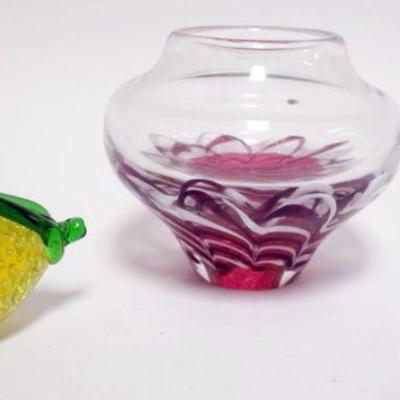 1057	GROUP OF ASSORTED ART GLASS PIECES INCLUDING VASE, EGG PAPERWEIGHT AND LEMON GLASS PAPERWEIGHT, VASE APPROXIMATELY 6 IN H
