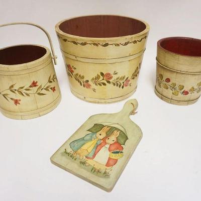 1239	FLORAL HAND PAINTED WOODEN BUCKETS & HAND PAINTED CUTTING BOARD W/RABBITS UNDER AN UMBRELLA, TALLEST APPROXIMATELY 10 IN HIGH
