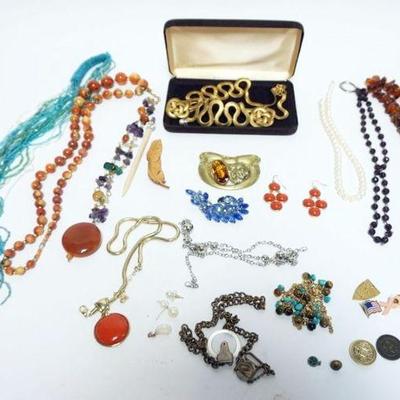 1138	MISC JEWELRY INCLUDING NECKLACE & EARRING SET, NECKLACES INCLUDING 1 WITH HEAVY STONE CENTER, PINS AND MORE
