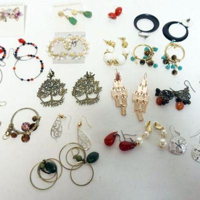 1146	GROUP OF APPROXIMATELY 16 PAIRS OF EARRINGS
