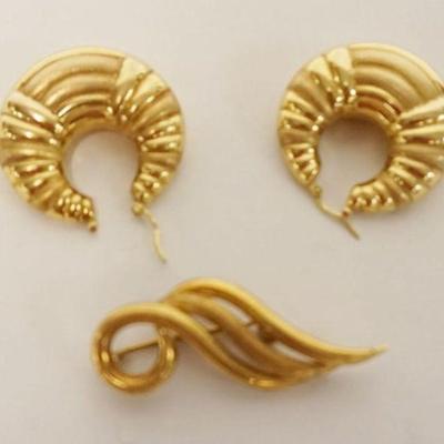 1134	GOLD JEWERLY, MARKINGS UNREADABLE, 9.7 DWT
