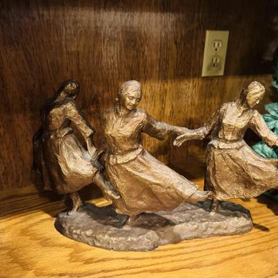 3 LADIES DANCING