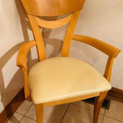 ELLO INTERNATIONAL CHAIR