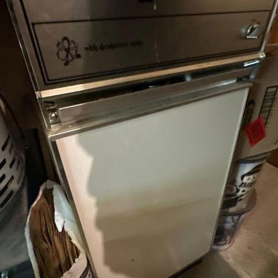 Kelvinator Trash compactor 