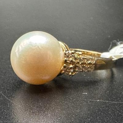 South Sea Pearl and diamond ring on 14k gold setting, included appraisal certificate