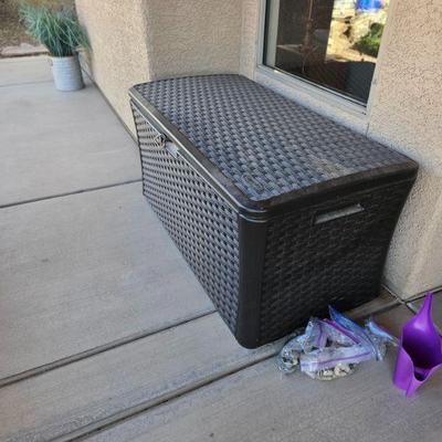 Outdoor storage cabinet