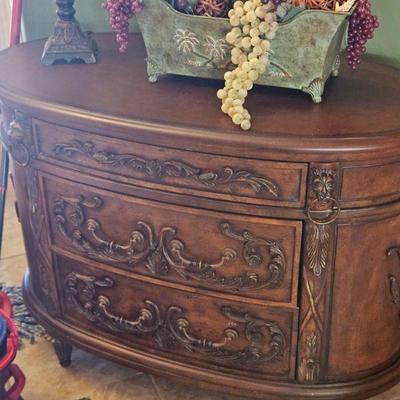 Stunning entry table
