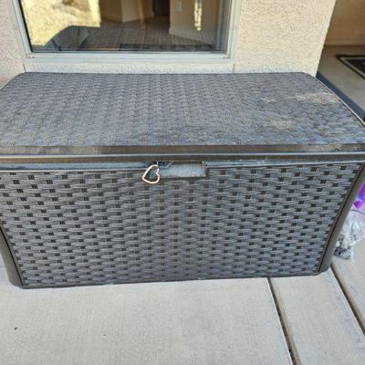 Outdoor storage cabinet