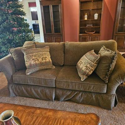 Excellent condition and beautiful loveseat two makes a set