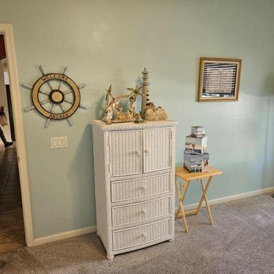 Vintage, great condition king wicker bedroom set
