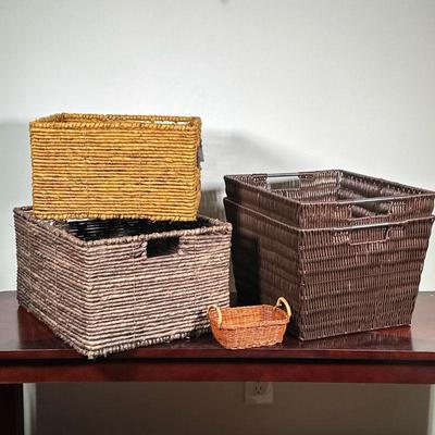 (5pc) WICKER BASKETS | Mixed lot of 5 wicker baskets with handles. - h. 9 x w. 13.5 x l. 16 in (largest)

