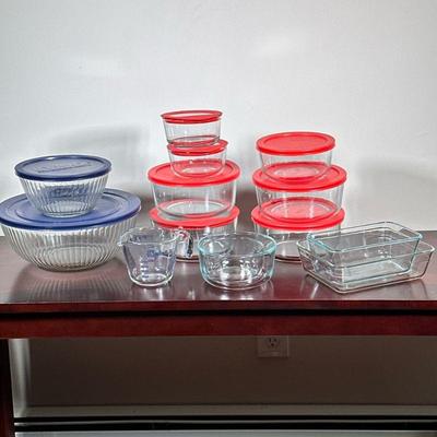 (14pc) PYREX GLASS DISHES | Large lot of Pyrex glass dishes including bowls, rectangular dishes, circular dishes and measuring cup. - h....