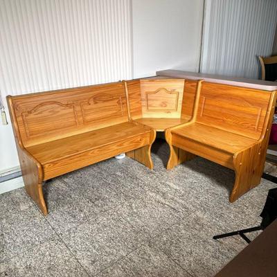 PINE WOOD CORNER BENCH | Carved pine corner bench unit with carved back and storage under seats. - h. 34.5 x w. 52.5 x l. 68 x d. 20.5 in

